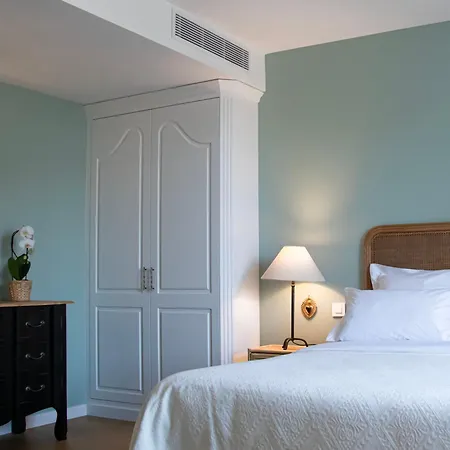Aparthotel Le Perroquet Qui Bulle *